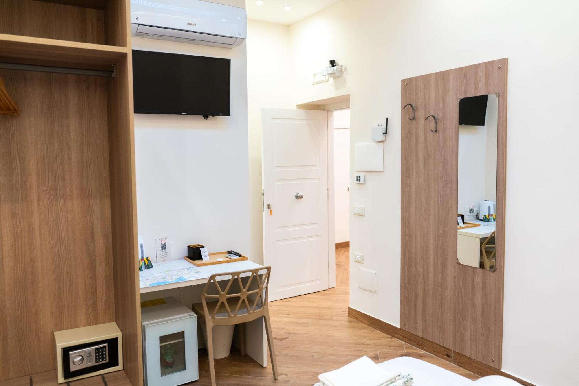 Foria 143 Hotel Naples Luaran gambar