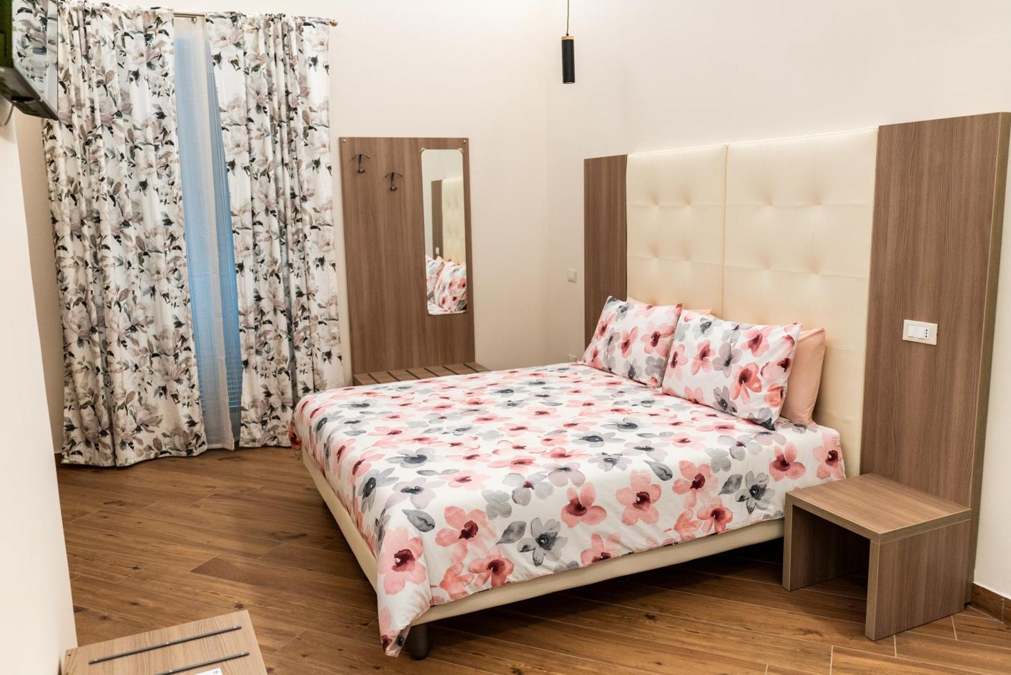 Foria 143 Hotel Naples Luaran gambar